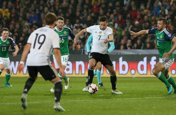 Qualificazioni Russia 2018 - Draxler-Khedira, la Germania fa tris