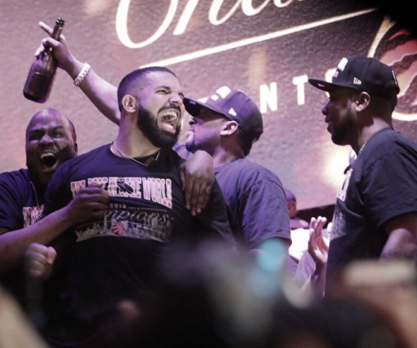 Drake lanzará dos canciones por el campeonato de los Raptors