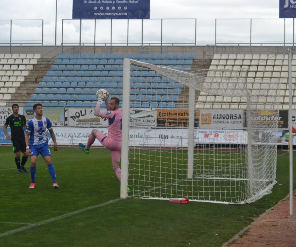El Lorca Deportiva deja escapar su penúltima vida