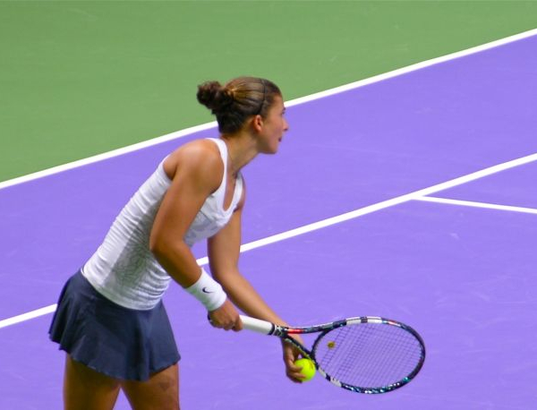 WTA Championships: Errani lotta ma un polpaccio la sabota