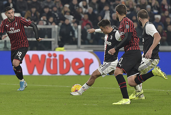 Dybala marca la diferencia ante un buen Milan