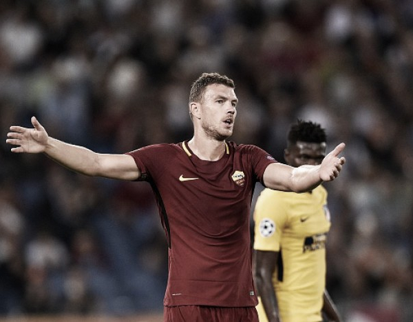 Dzeko critica poucos toques na Roma e admite 'saudades' de Salah e Totti