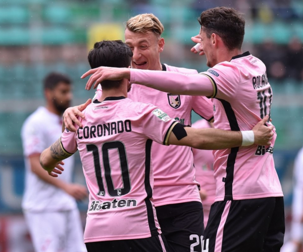 Serie B: urrà Palermo, Coronado (tris) e La Gumina stendono il Carpi. E' 4-0 al Barbera