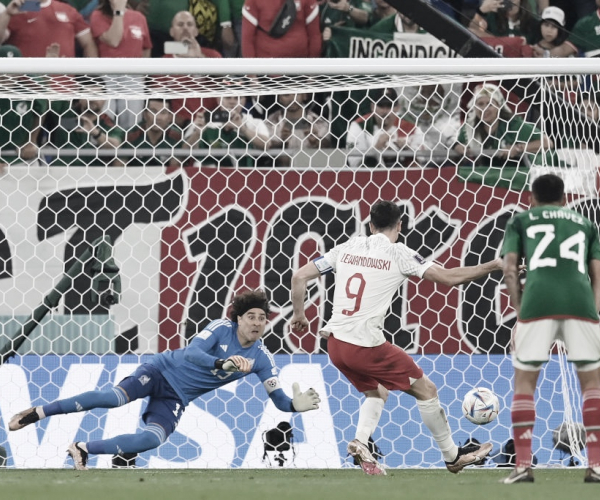 Ochoa pega pênalti de Lewandowski e garante empate do México contra Polônia