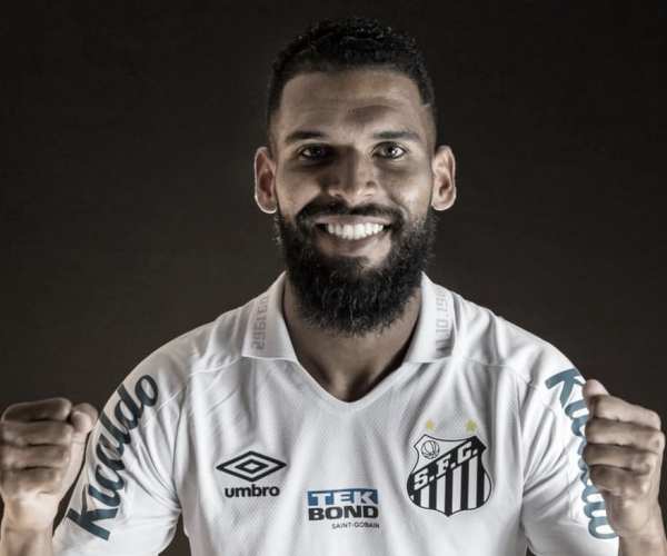 Santos anuncia contratação do volante Willian Maranhão