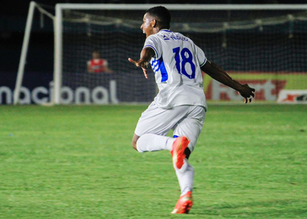Marcelinho comemora gol em vitória sobre a Chapecoense, mas vê Barra com ‘pés no chão’ por vaga nas semifinais do estadual