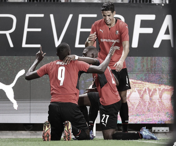 Rennes vence Rosenborg com gol em cada tempo e abre vantagem na Conference League