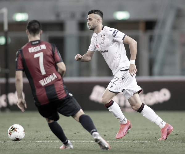 Giovanni Simeone marca pelo quarto jogo seguido, mas Cagliari não sai do empate contra Bologna