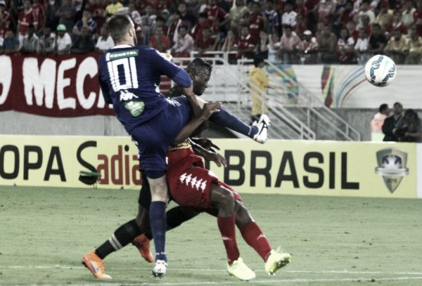 Vasco aproveita falhas do América-RN, vence novamente e se classifica na Copa do Brasil