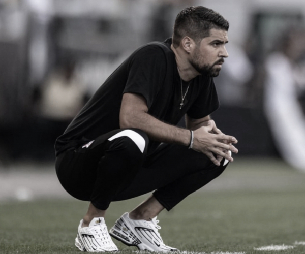António Oliveira reconhece derrota  e parabeniza jogadores pelo desempenho: "Há dias que poderíamos ficar aqui e dificilmente marcaríamos"