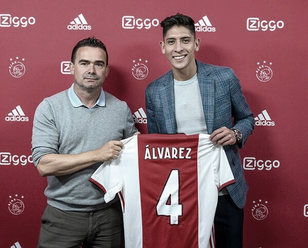 El Ajax presenta a Edson Álvarez