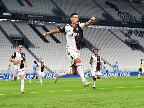 Doppio Ronaldo, la Juventus ipoteca lo Scudetto: 2-1 alla Lazio