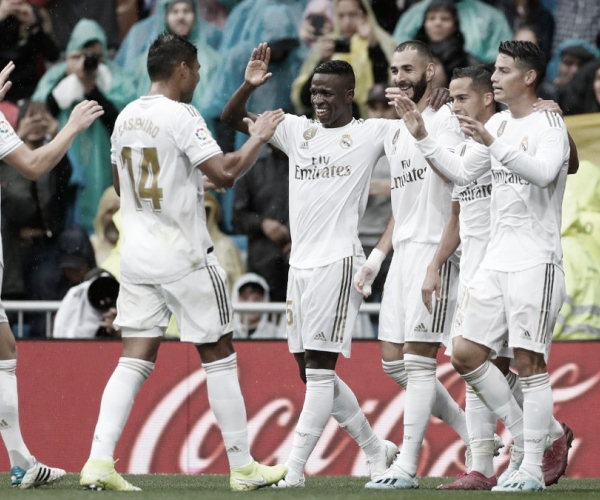 Em boa atuação de Benzema, Real Madrid derrota Levante