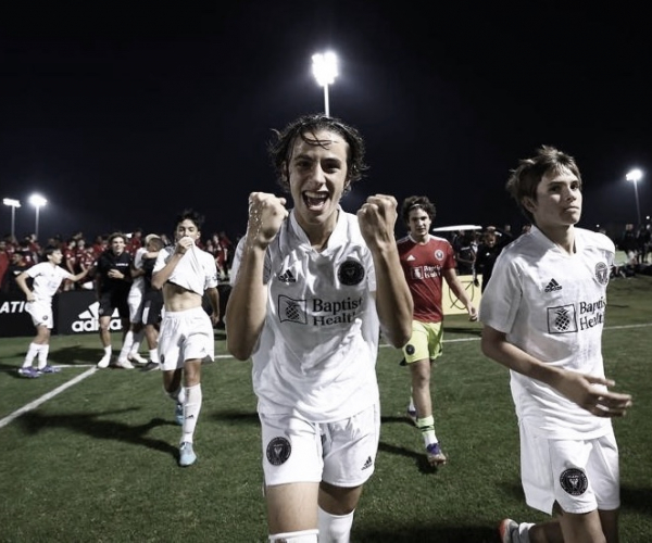 Jovem talento e ex-Menino da Vila, Kaká brilha no futebol americano e parte para treinos no Torino, na Itália