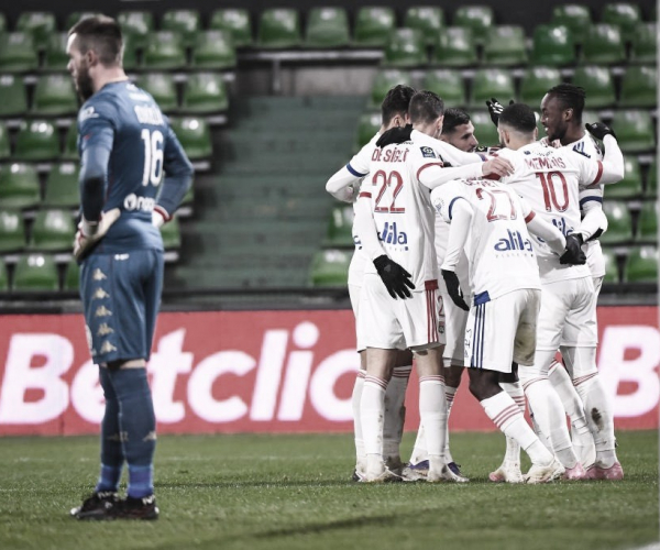 Ekambi dá show em vitória do Lyon contra o Metz