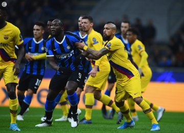 Champions League - Niente da fare per l'Inter: il Barcellona vince per 2-1 a San Siro, neroazzurri in Europa League