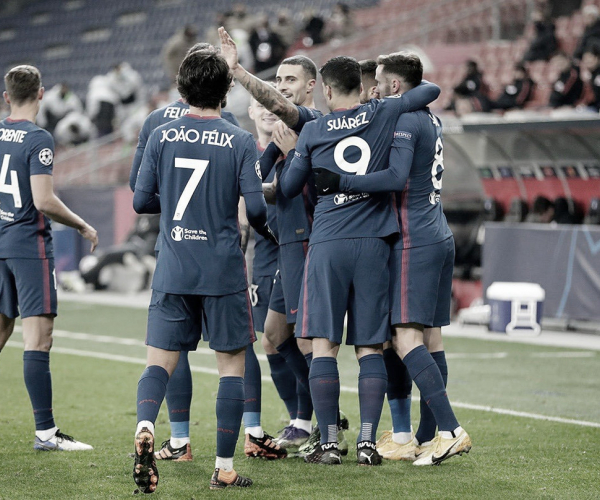 Carrasco lidera el pase a octavos de final de un Atlético de Madrid coral (0-2)