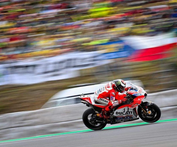 MotoGp, Ducati - Lorenzo tuona: "Flag-to-flag pericoloso!"