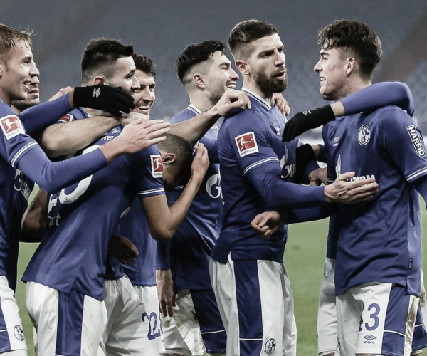 Kolasinac celebra goleada do Schalke e quebra de jejum de vitórias de mais de um ano