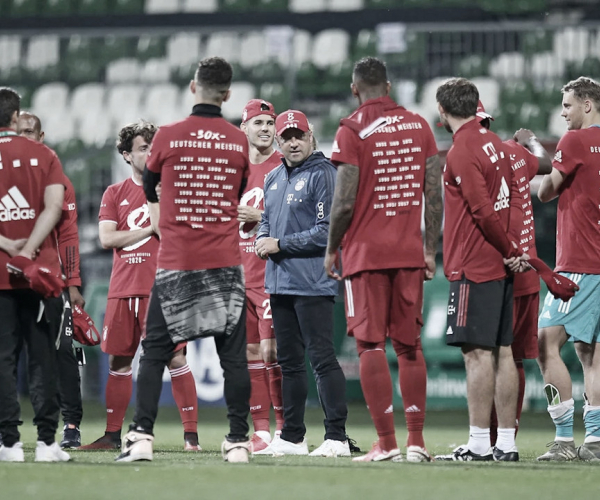 Hansi Flick credita méritos ao elenco do Bayern pelo título alemão: "Nunca consegue sozinho"