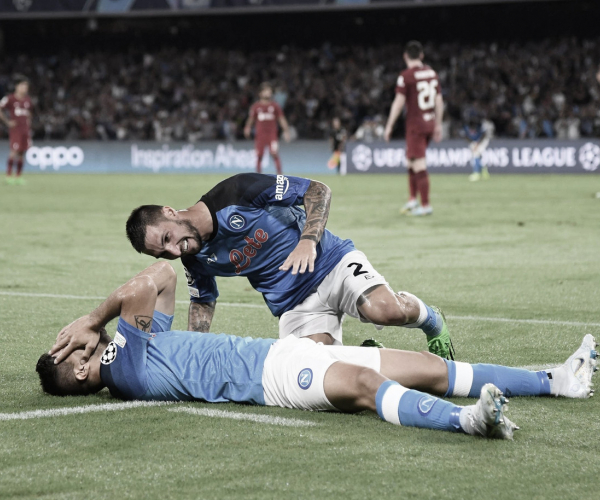 Napoli atropela Liverpool e estreia na Champions League com pé direito