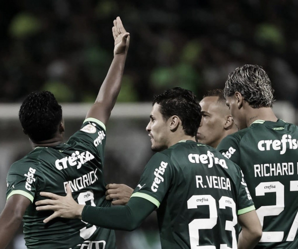 Palmeiras
massacra América e fica com as mãos na taça do Brasileiro