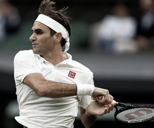Federer avança em Wimbledon após escorregão e desistência de Mannarino