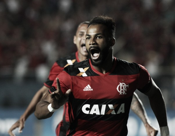 Fernandinho comemora primeiro gol com a camisa do Fla; Damião reprova atitude de Rafael Silva
