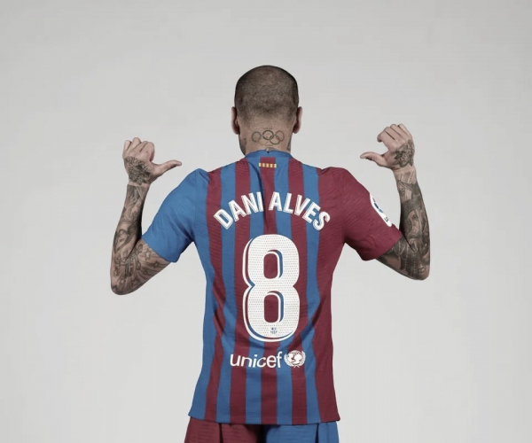 Dani Alves, el nuevo 8 del Barça
