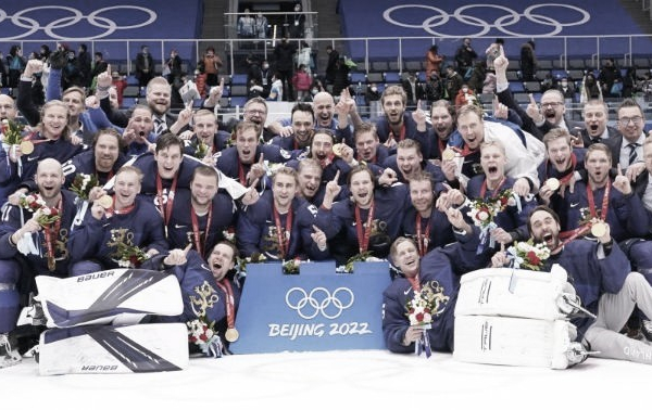 Finlandia, campeones olímpicos de hockey