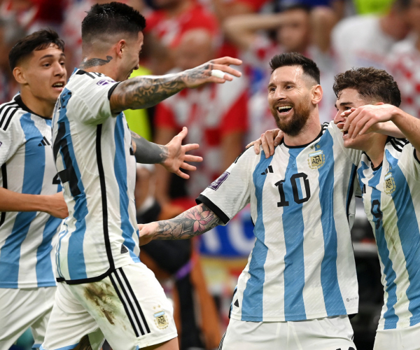 Argentina está en la gran
final de la mano de Messi y Álvarez