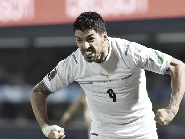 Uruguai derrota Paraguai com gol de Suárez e entra na zona de classificação das Eliminatórias da Copa do Mundo