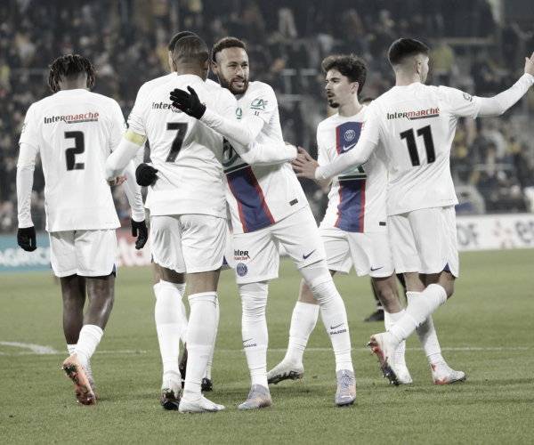 Com show de Mbappé e Neymar, PSG massacra Pays de Cassel e se garante na 3º fase da Copa da França