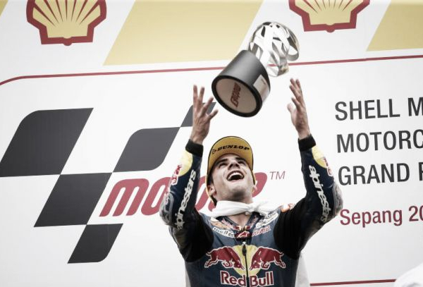 Português Miguel Oliveira vence dramática corrida da Moto3 em Sepang