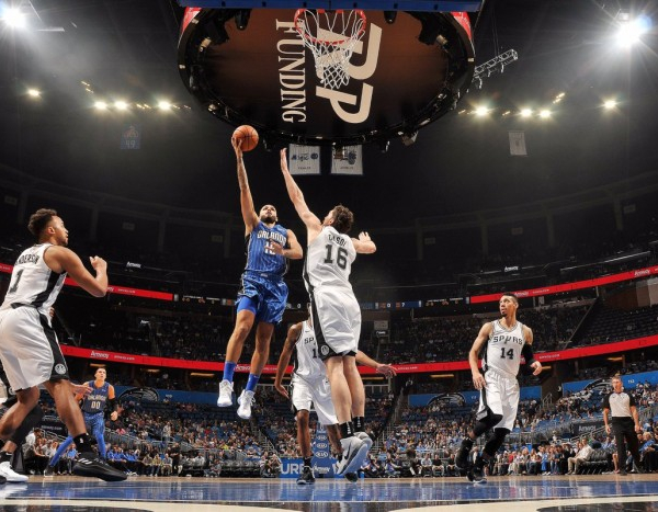 NBA - Houston passa a Charlotte, i Magic sorprendono anche gli Spurs