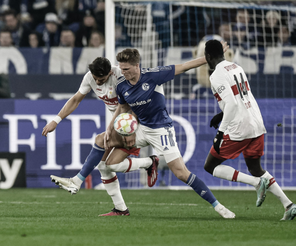 Schalke domina Stuttgart no primeiro tempo e voltar a vencer pela Bundesliga