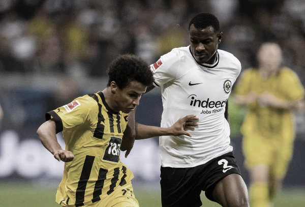 Dortmund triunfa en casa de Frankfurt
