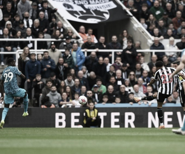 Newcastle goleia o Tottenham em 20 minutos e abre distância
no G-4 da Premier League
