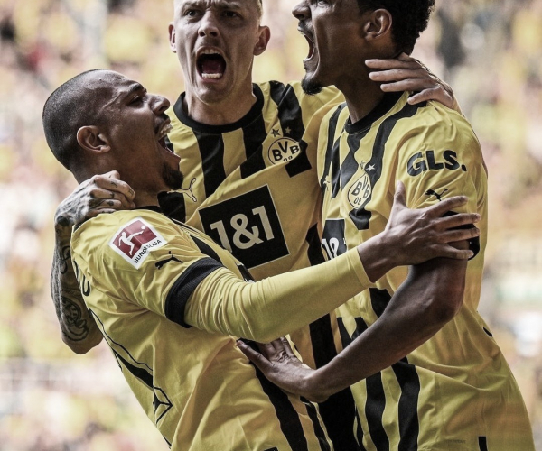 Borussia Dortmund vence e fica próximo do título da Bundesliga