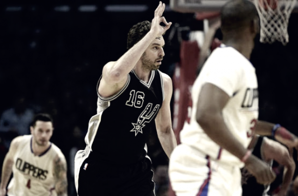 NBA - Denver sul velluto contro i Nets, Spurs corsari a Los Angeles contro i Clippers