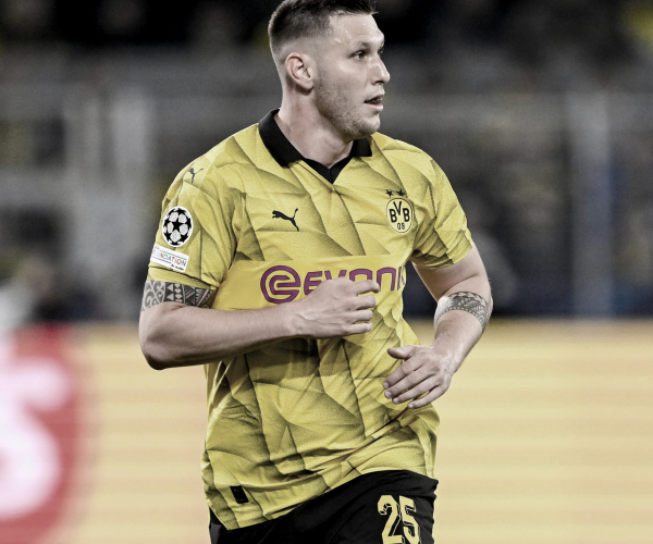 Borussia Dortmund empata em casa com PSG e garante primeiro lugar do grupo na Champions League