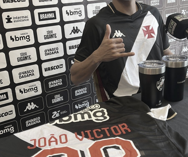 João Victor é oficialmente apresentado no Vasco