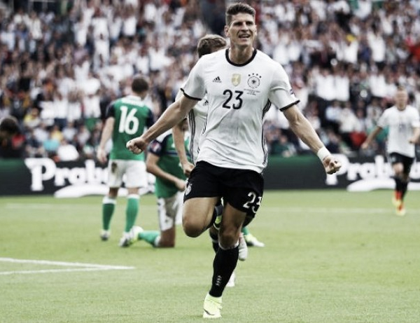 Euro 2016, Germania prima: contro l'Irlanda del Nord basta Gomez