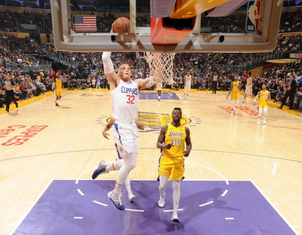 NBA - Ai Clippers il derby di Los Angeles, i Bucks espugnano Oklahoma City