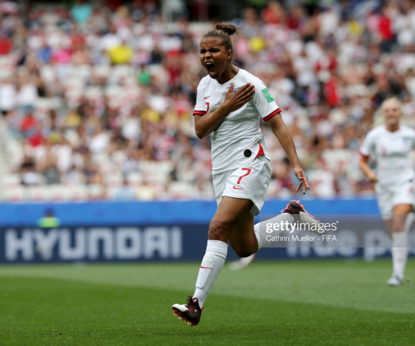 Women's World Cup: England 2 - 1 Scotland