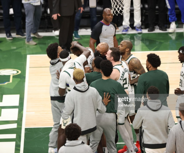 2021 NBA Finals: Middleton explodes as Bucks edge Suns in Game 4