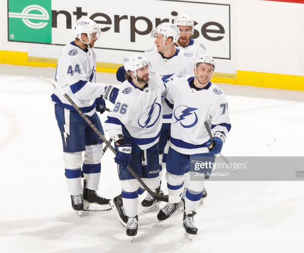 2022 Stanley Cup playoffs: Colton stuns Panthers in final seconds as Lightning grab Game 2