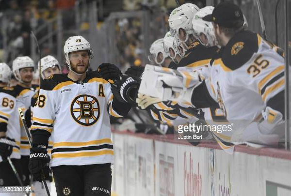 Pastrnak hat-trick sends Bruins past Penguins