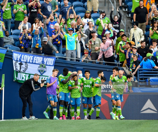 Seattle 2-0 Houston: Sounders set MLS record with victory over Dynamo