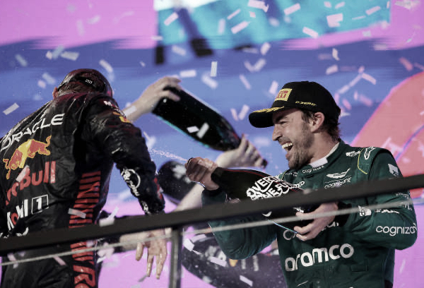 Alonso logra el podio número 100 y Pérez gana la carrera 